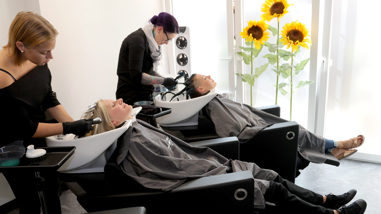 Luxuriöse Wellness-, Reparatur- und Pflegebehandlungen für Haar