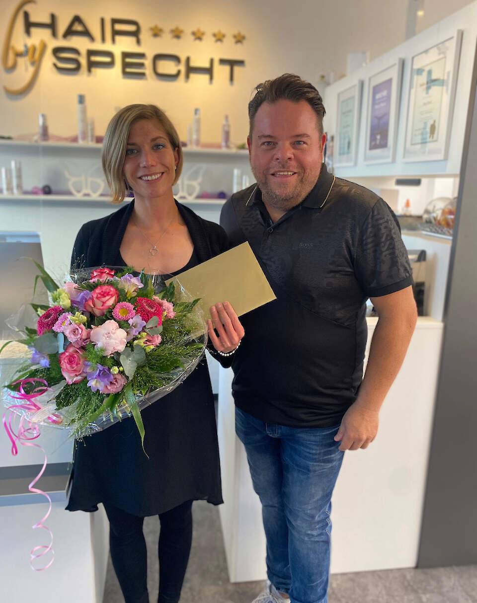 Friseurin Sina mit 15 Jahre Jubiläum bei Salon Hair by Specht